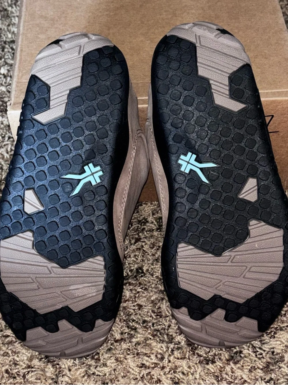 Kuru Chicane Women’s Size 7 Wide Hiking Shoes Warmstone Jet black Mint green